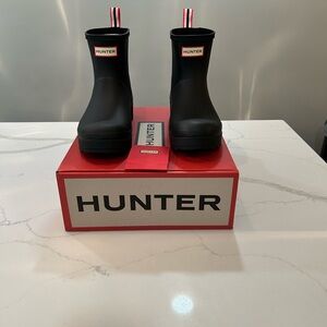 Hunter Women's Black Play Short Boots
